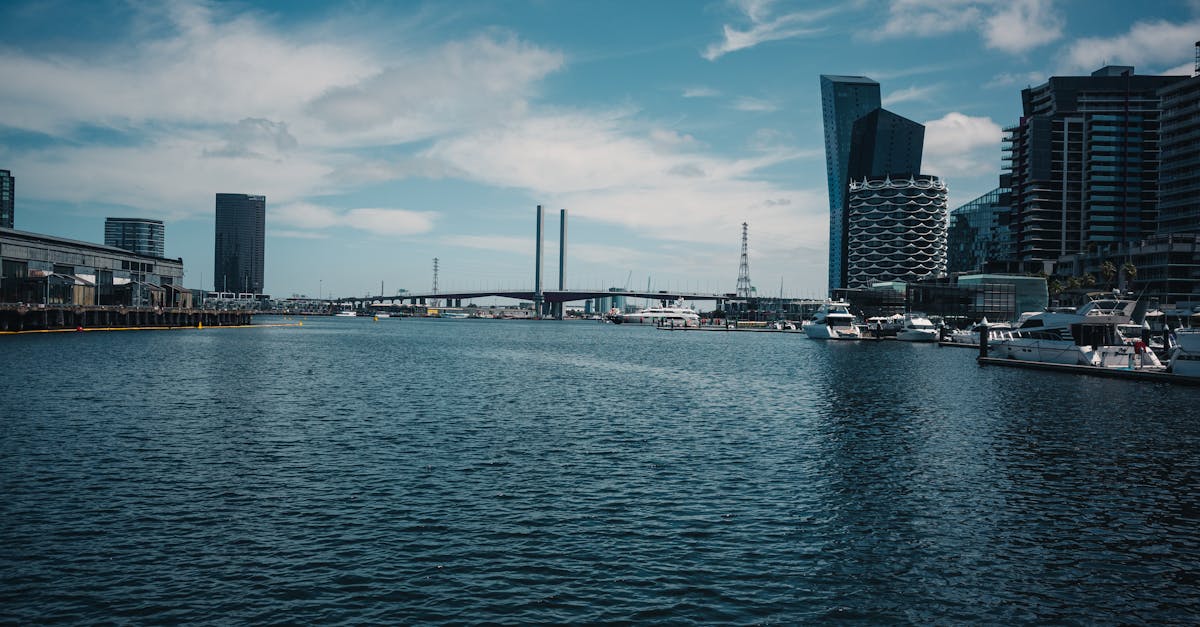 How to Ensure Safe Transactions When Hiring a Self-Drive Boat in Melbourne